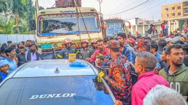 সাতক্ষীরায় ট্রাকের সঙ্গে প্রাইভেটকারের সংঘর্ষে নিহত ২