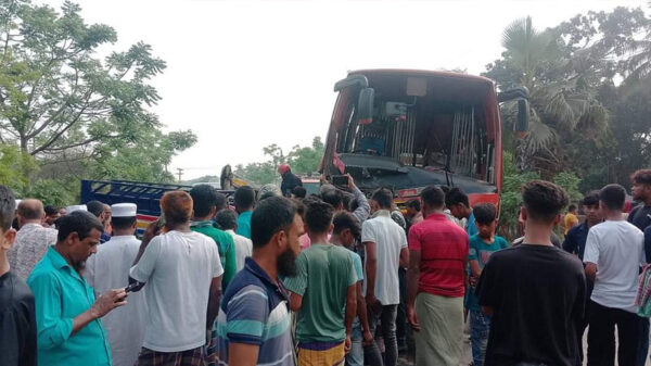 ফরিদপুরে বাস-পিকআপ সংঘর্ষে নিহত ১২