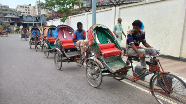 মূল সড়কে চলবে না অটোরিকশা