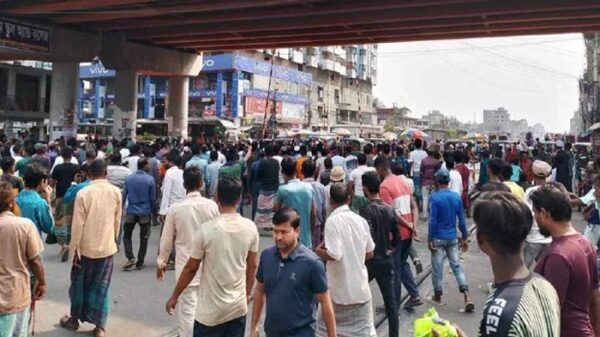 ফের অটোরিকশা চালকদের বিক্ষোভে ধাওয়া–পাল্টা ধাওয়া